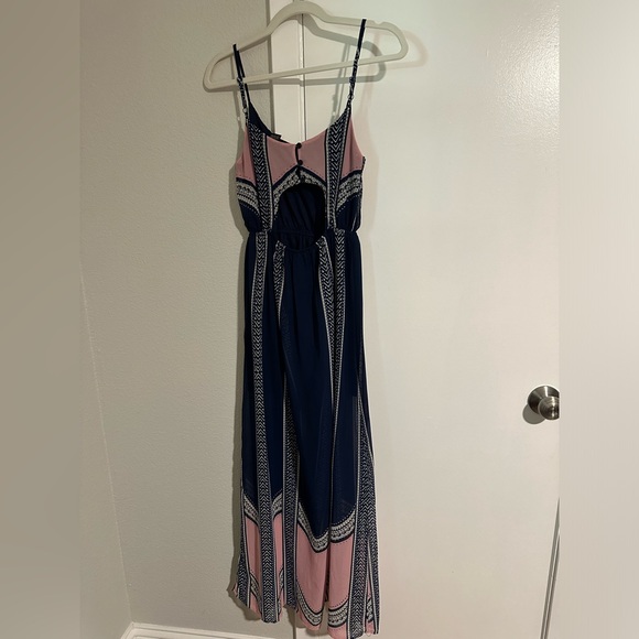 Maxi dress with adjustable straps - Picture 2 of 7